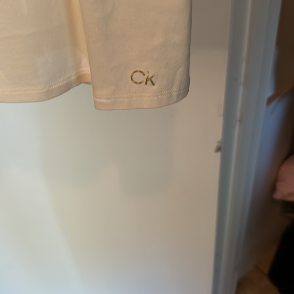 Calvin klein sleeveless blouse. - Picture 2 of 3